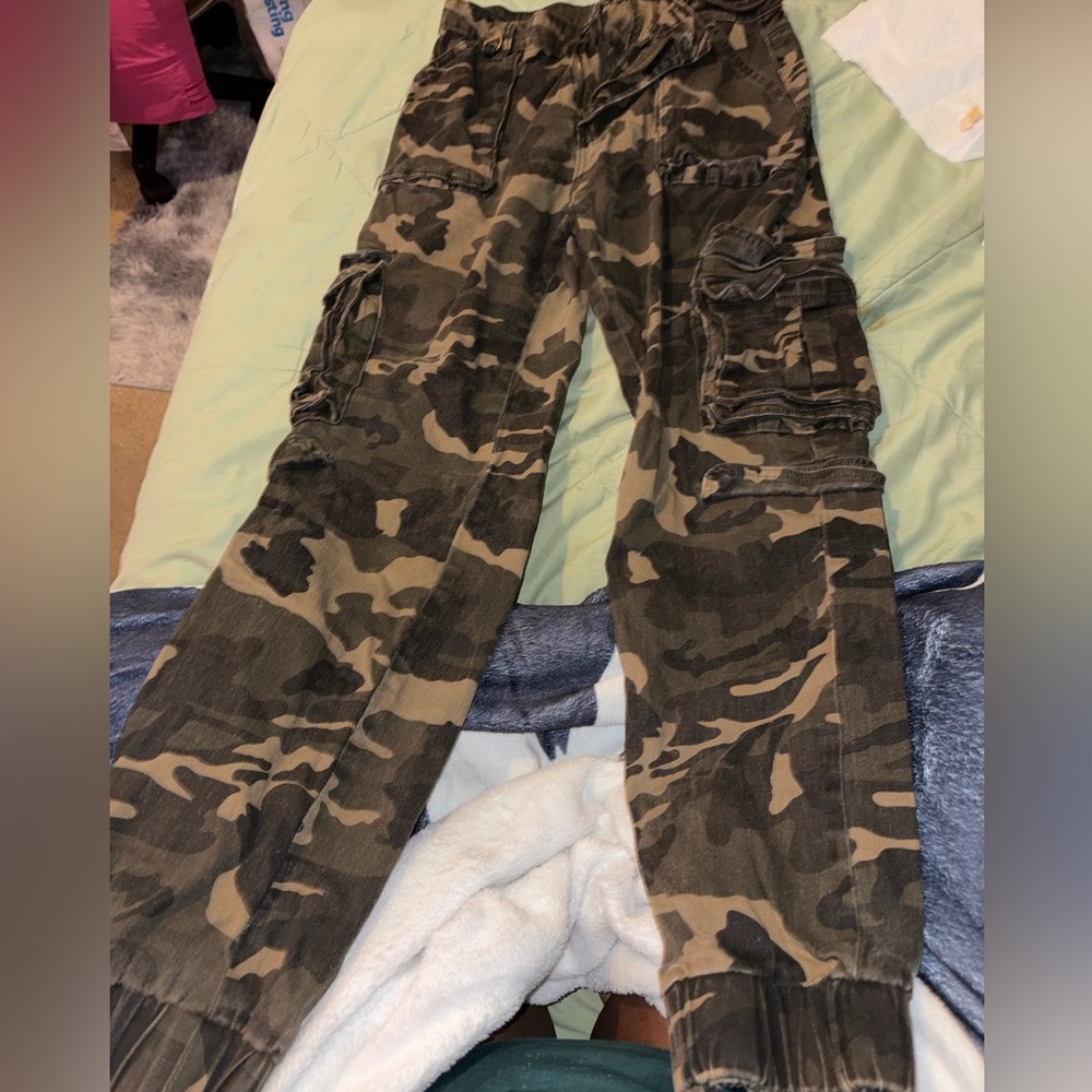 Fashionnova cargo pants medium